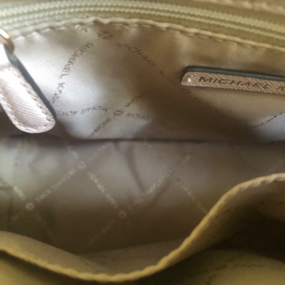 New Michael Kors Soft Pink Crossbody & Colorful Striped VS Zippered Tote - Picture 13 of 14